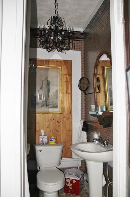 Bluefield Inn, A Select Registry Propery Номер фото