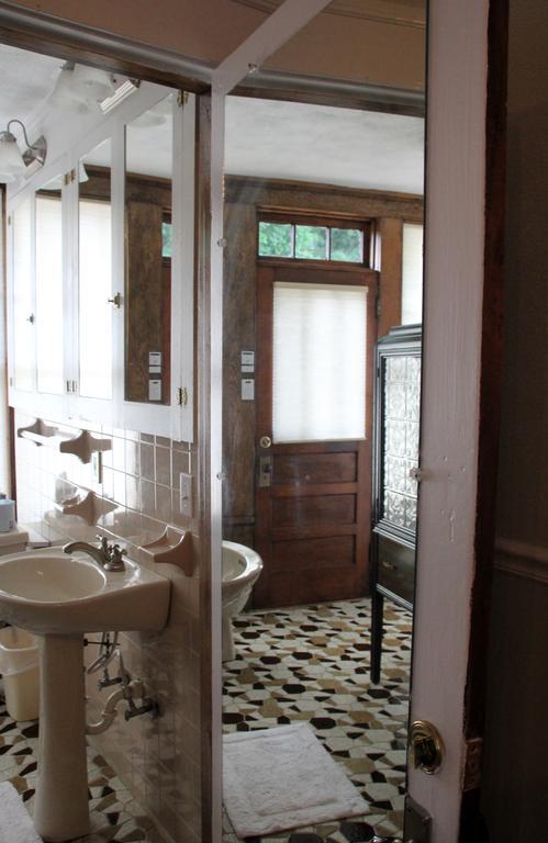 Bluefield Inn, A Select Registry Propery Номер фото