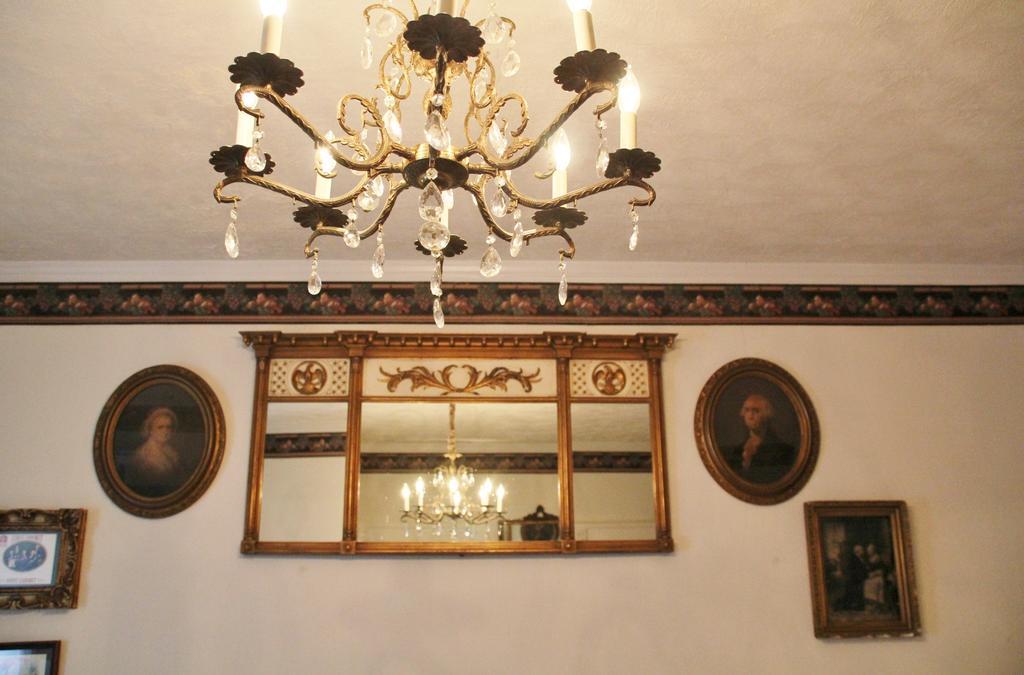 Bluefield Inn, A Select Registry Propery Номер фото