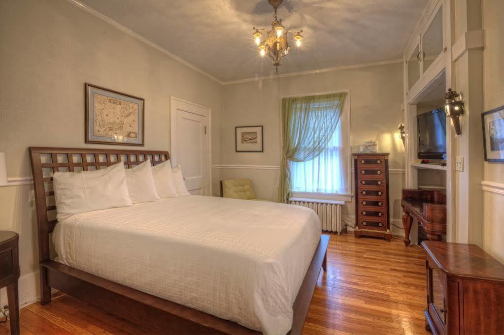 Bluefield Inn, A Select Registry Propery Экстерьер фото